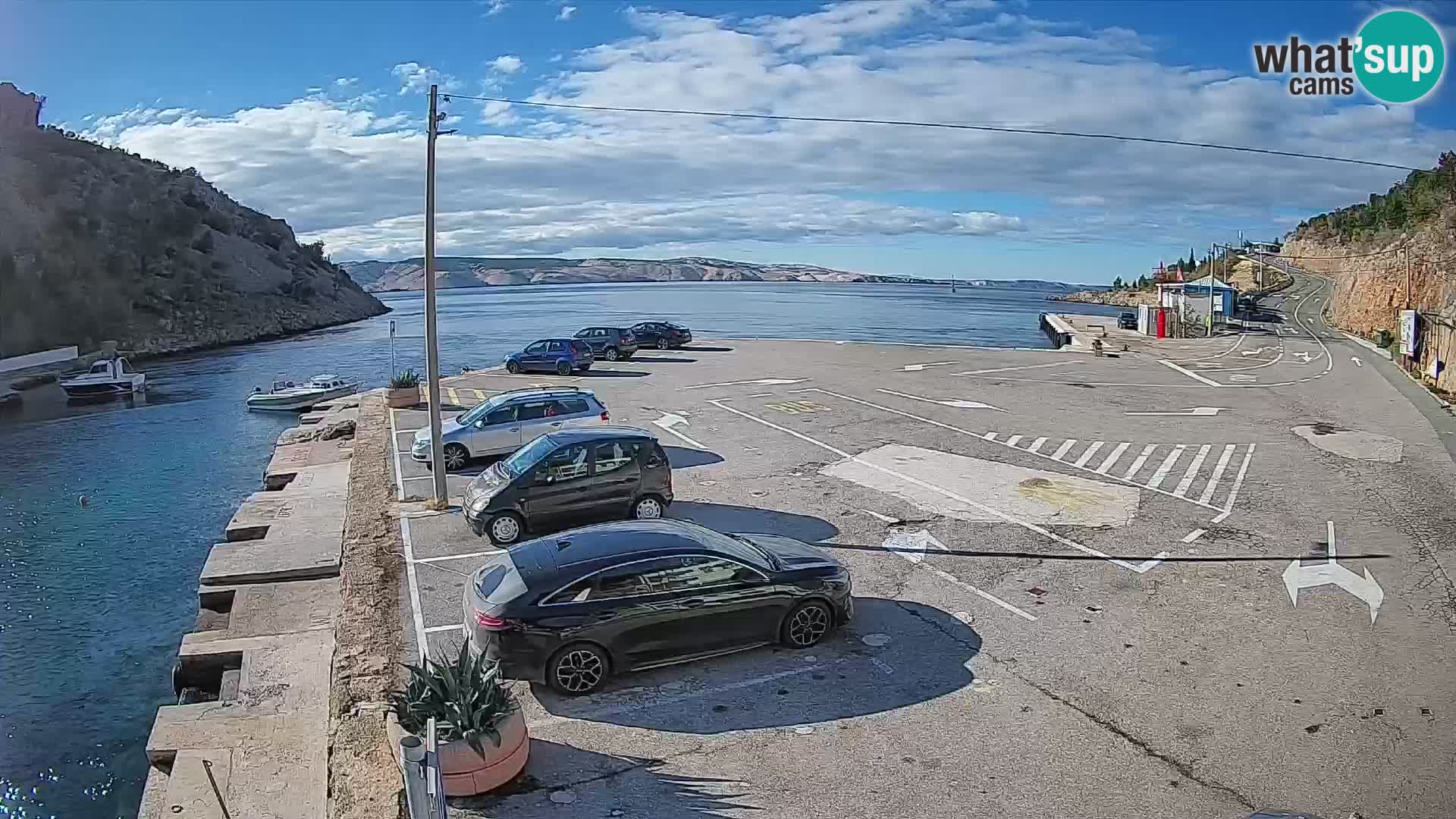 Spletna kamera trajektno pristanišče Prizna – proti otoku Pag