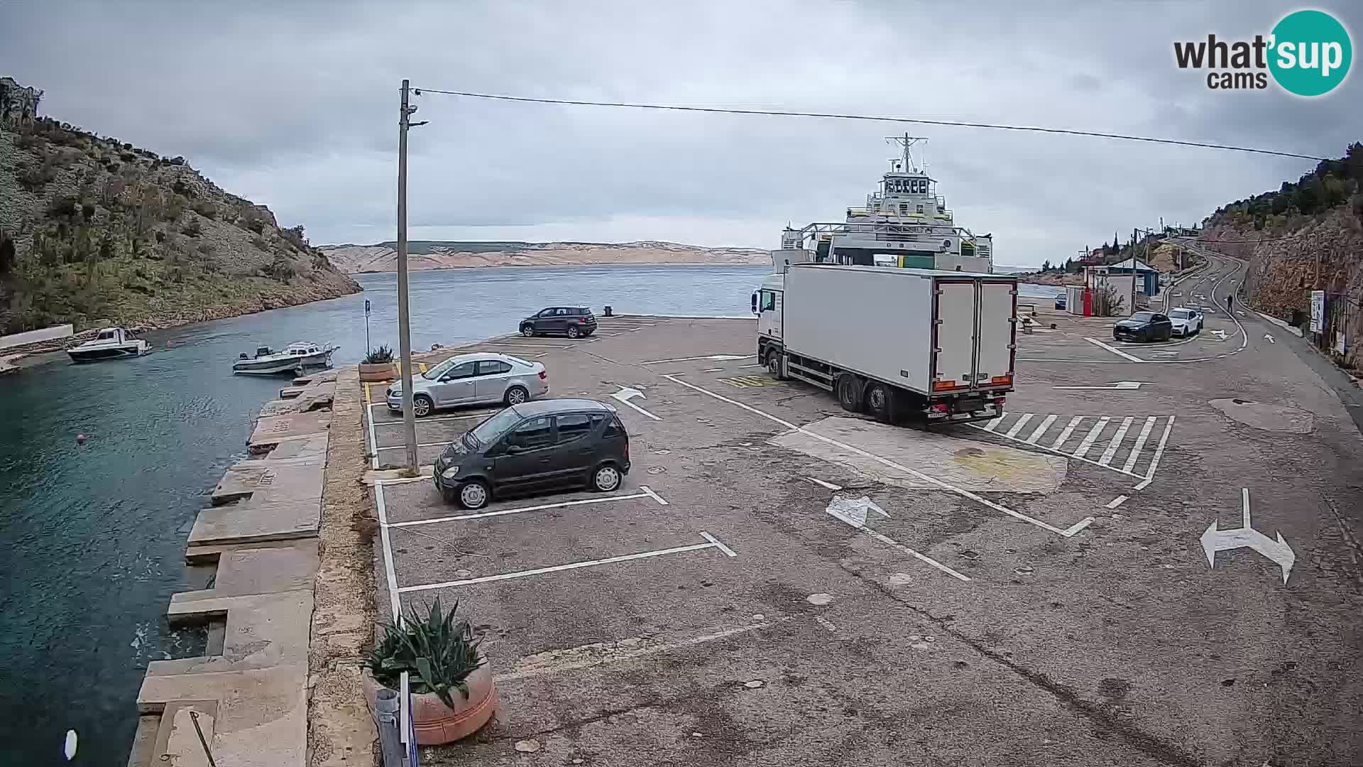 Webcam del puerto de ferris de Prizna – hacia la isla de Pag