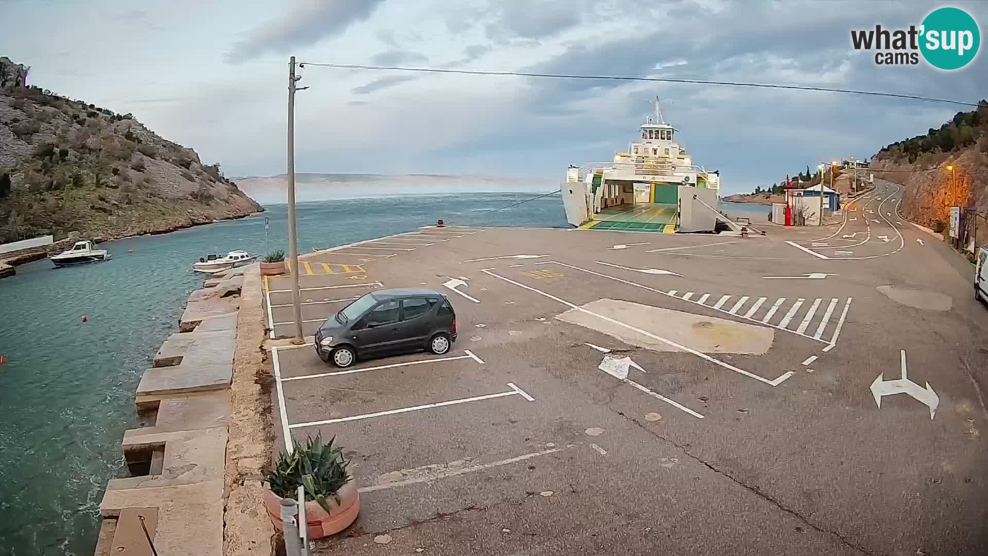 Webcam del puerto de ferris de Prizna – hacia la isla de Pag