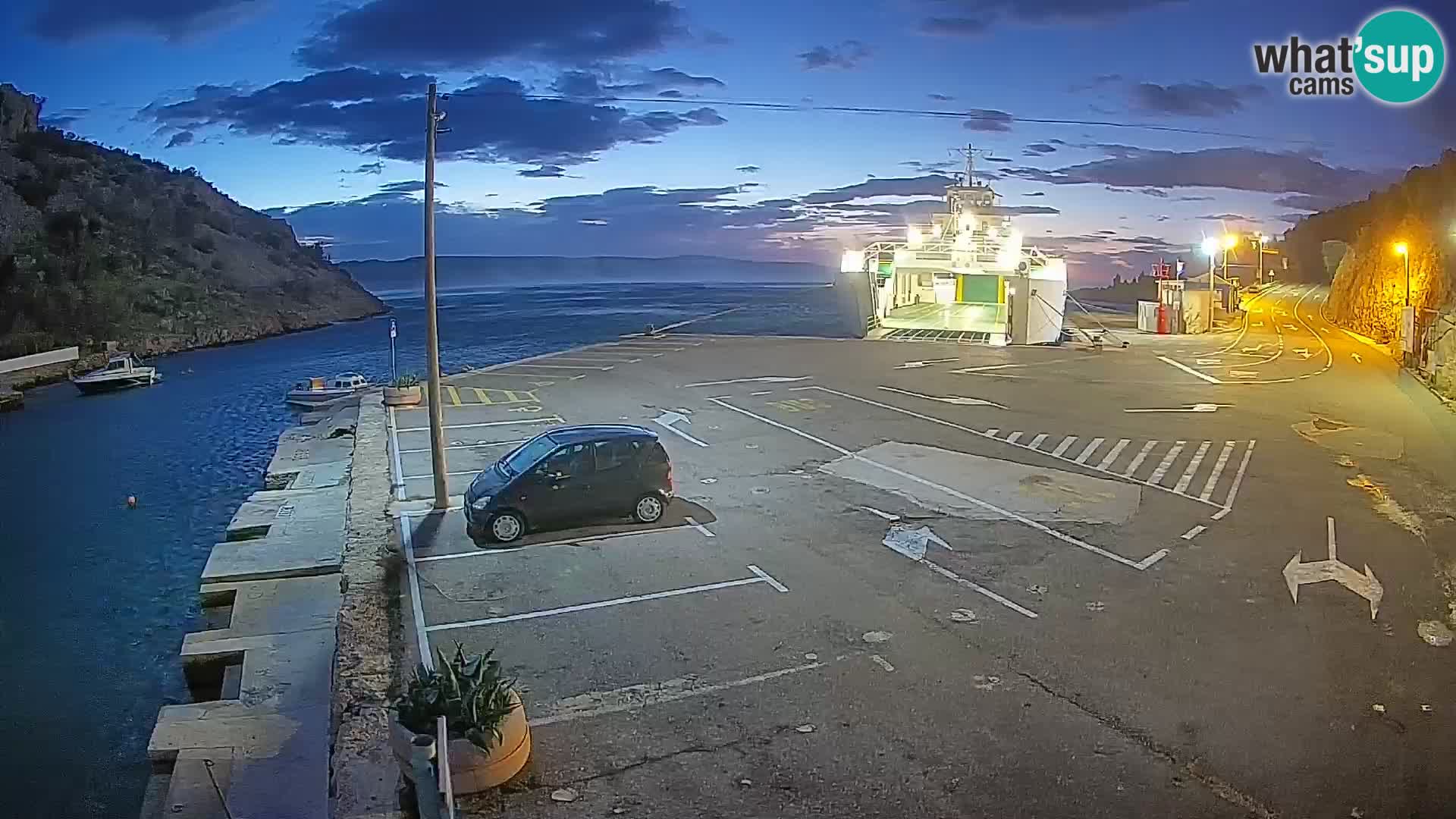 Web kamera trajektna luka Prizna – prema otoku Pag