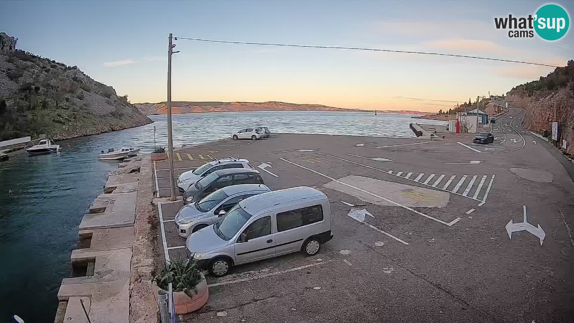 Webcam del puerto de ferris de Prizna – hacia la isla de Pag