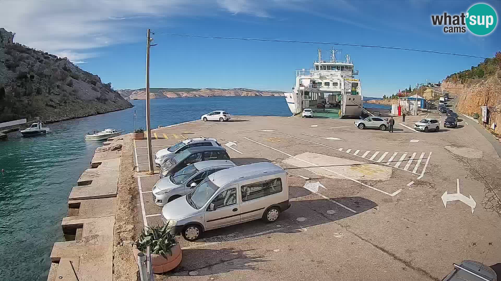 Webcam del puerto de ferris de Prizna – hacia la isla de Pag