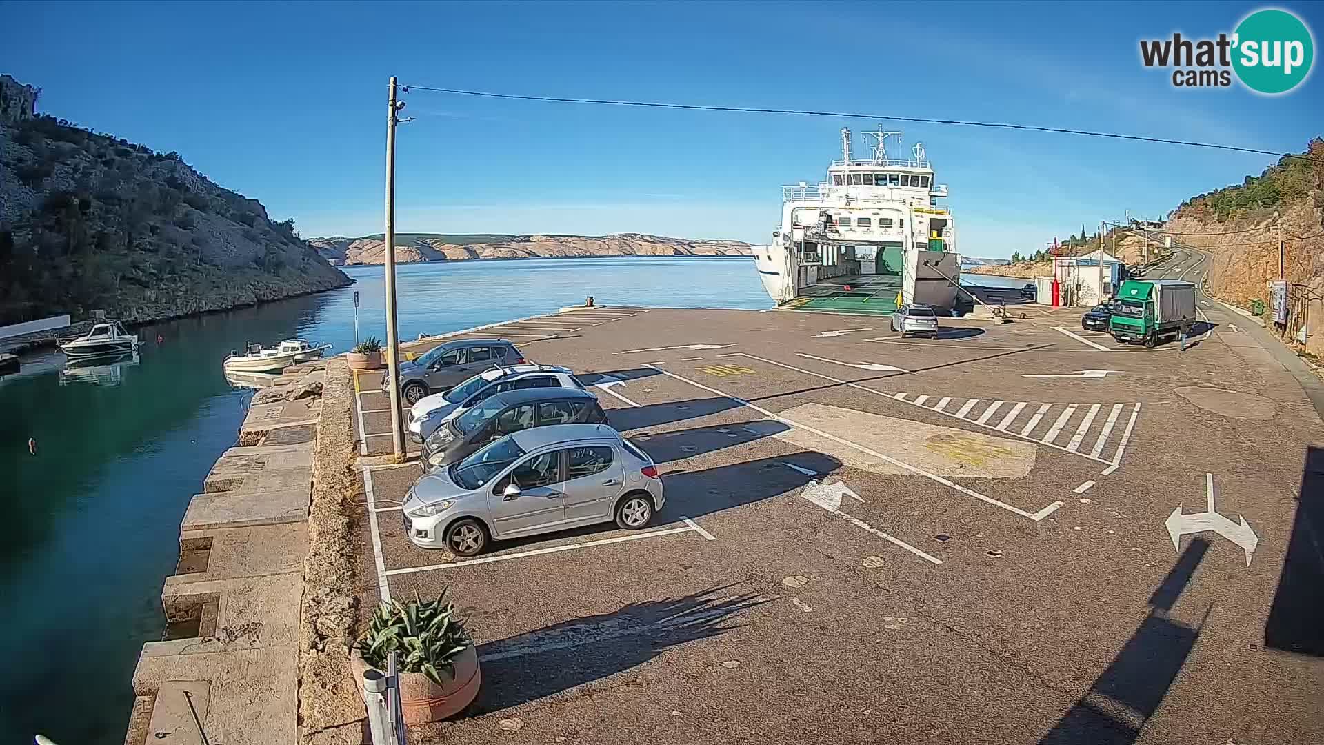 Webcam del puerto de ferris de Prizna – hacia la isla de Pag