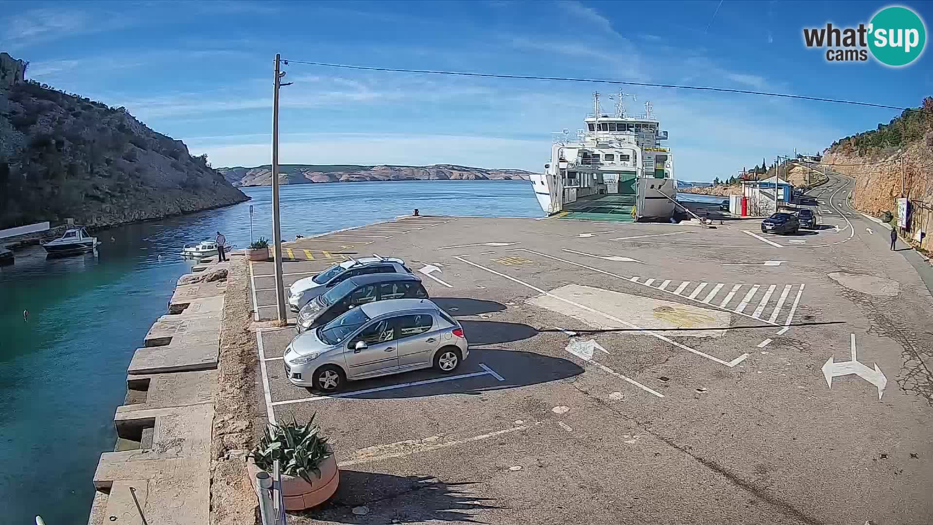 Webcam del puerto de ferris de Prizna – hacia la isla de Pag