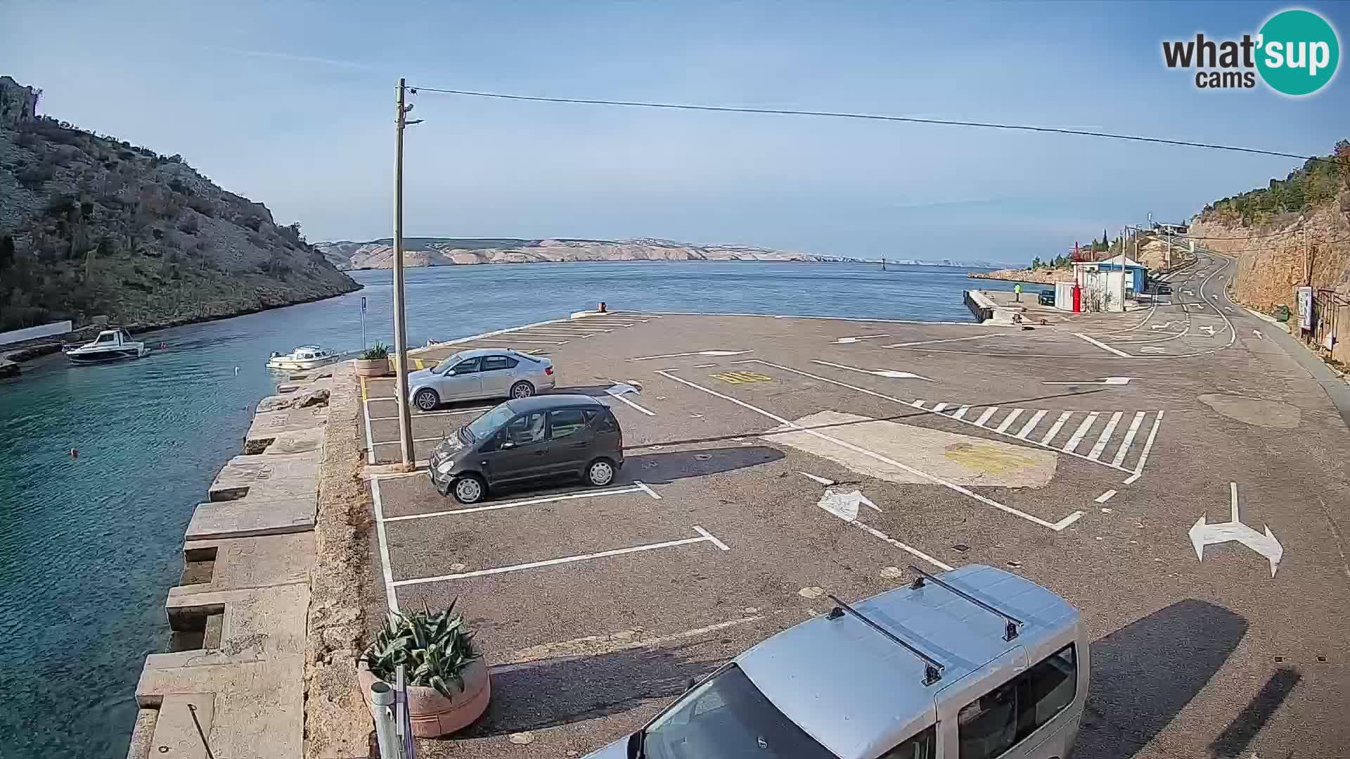 Webcam del puerto de ferris de Prizna – hacia la isla de Pag