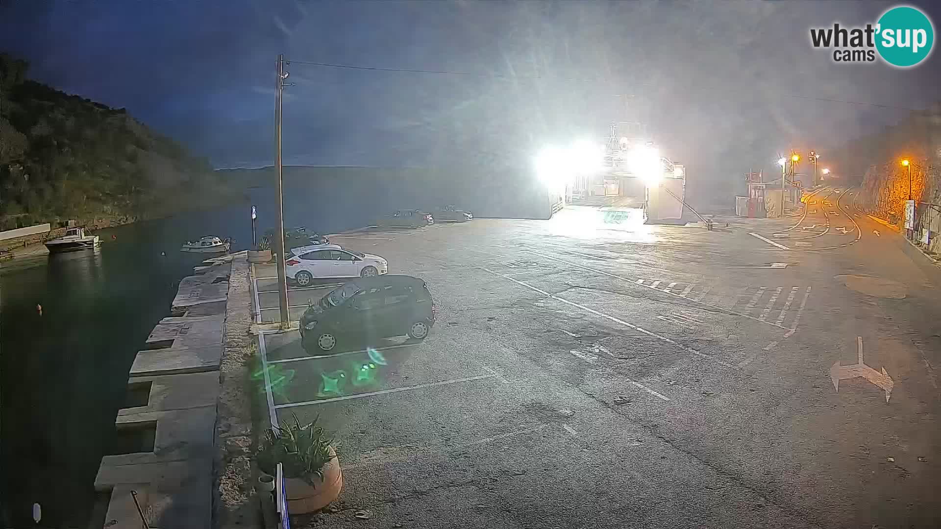 Webcam del puerto de ferris de Prizna – hacia la isla de Pag