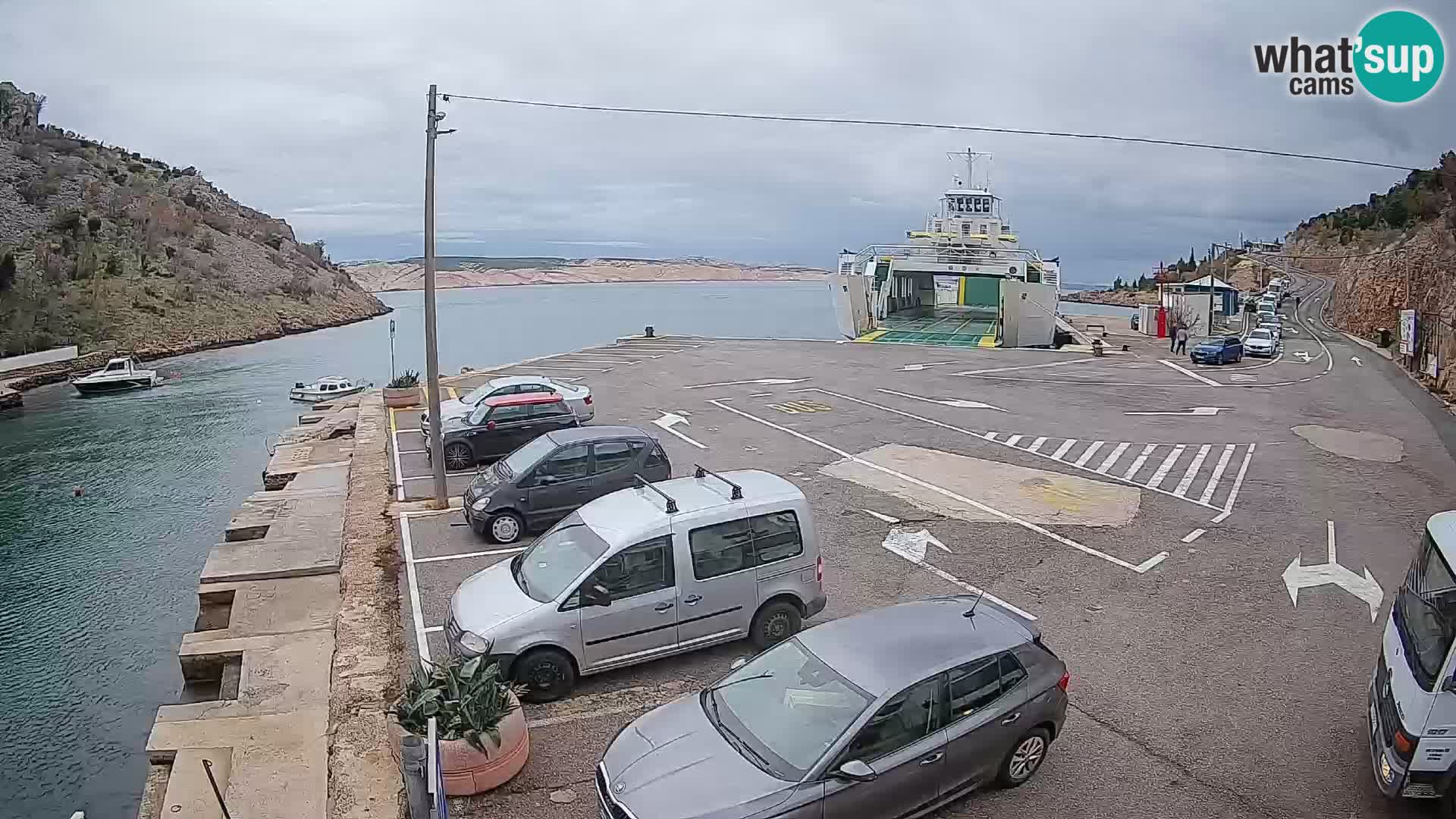 Webcam del puerto de ferris de Prizna – hacia la isla de Pag