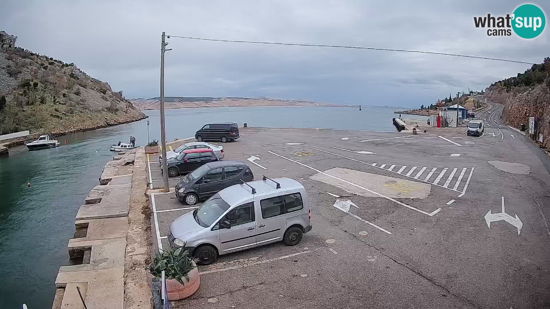 Webcam del puerto de ferris de Prizna – hacia la isla de Pag