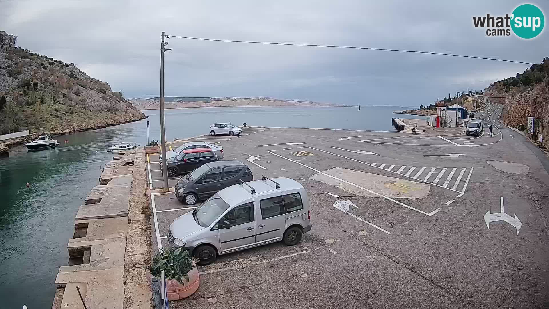Webcam del puerto de ferris de Prizna – hacia la isla de Pag