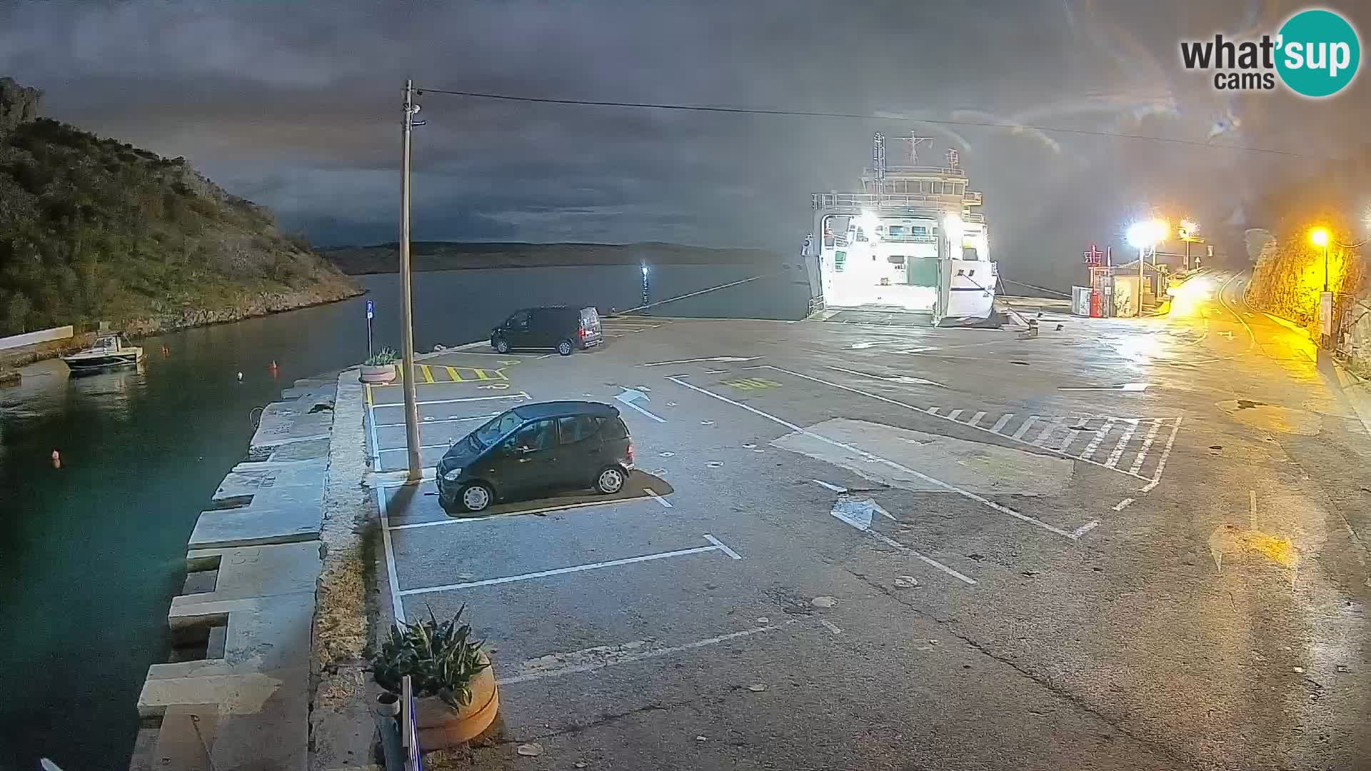 Webcam del puerto de ferris de Prizna – hacia la isla de Pag