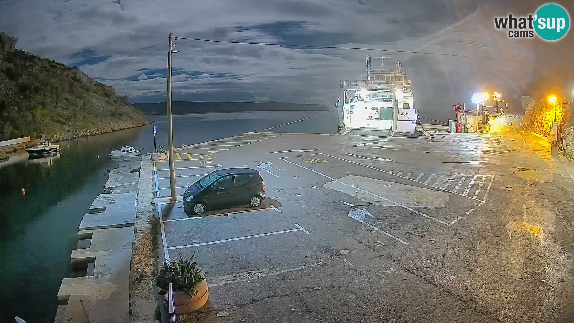 Webcam del puerto de ferris de Prizna – hacia la isla de Pag