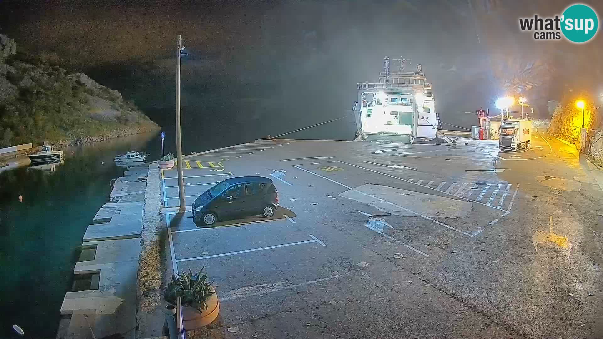 Web kamera trajektna luka Prizna – prema otoku Pag