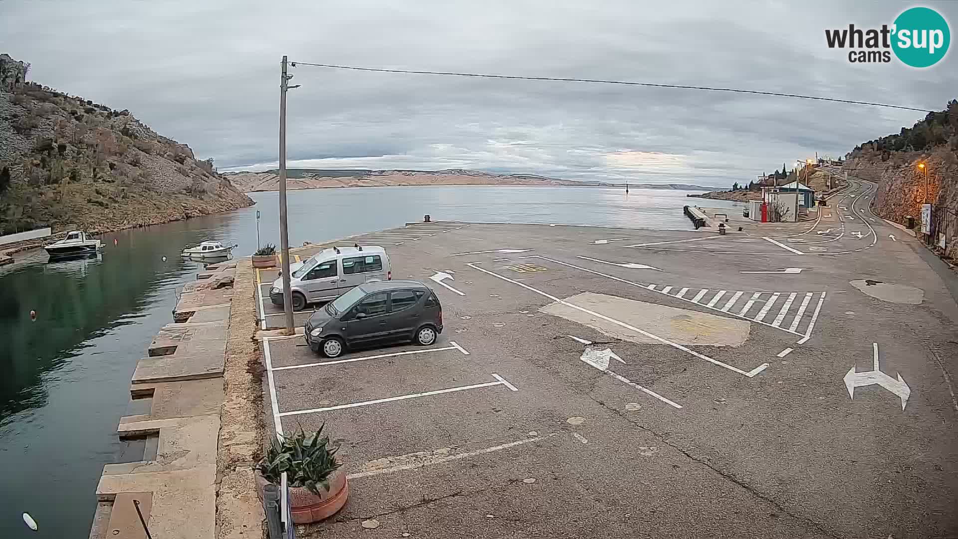 Web kamera trajektna luka Prizna – prema otoku Pag