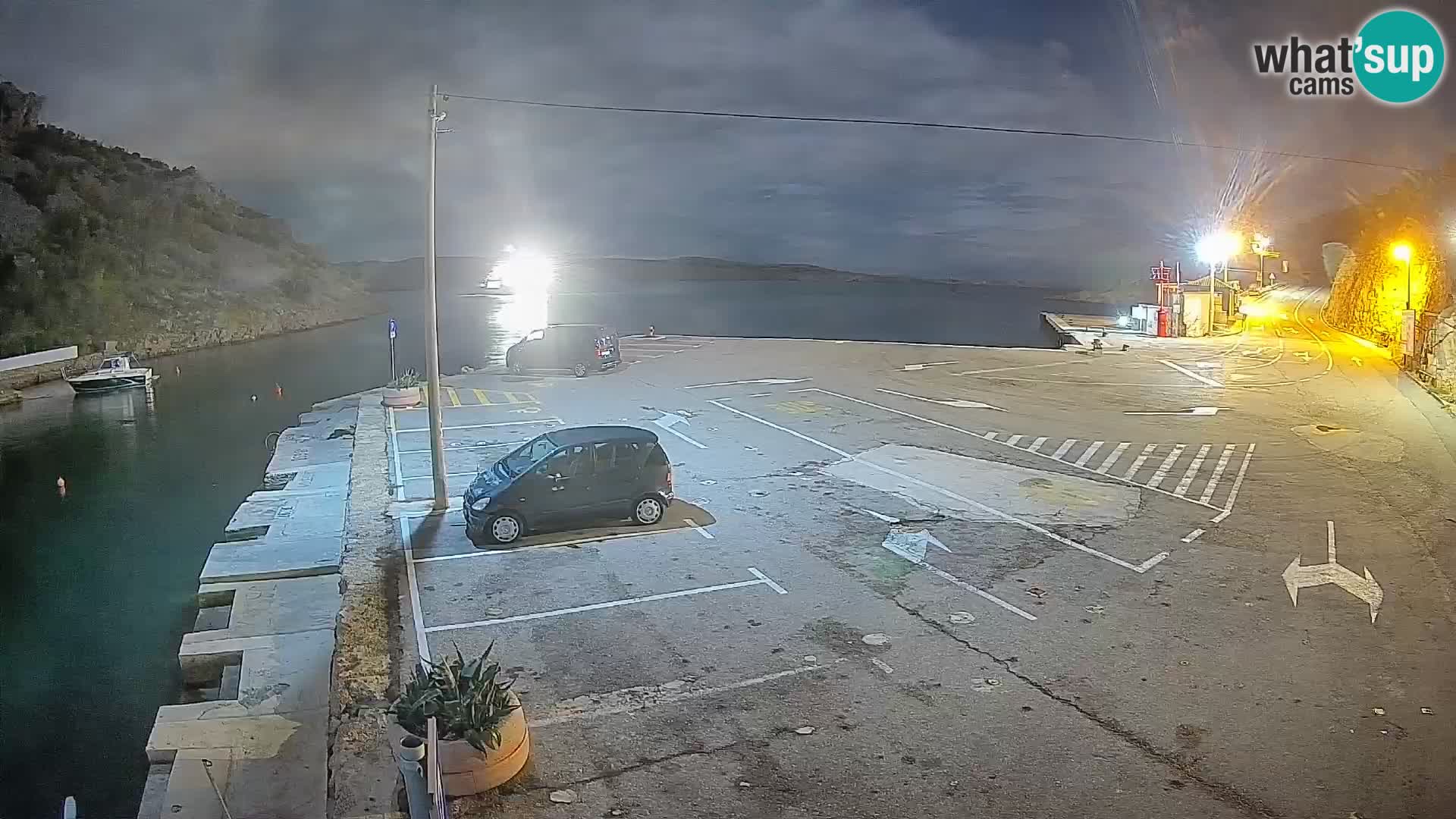 Web kamera trajektna luka Prizna – prema otoku Pag