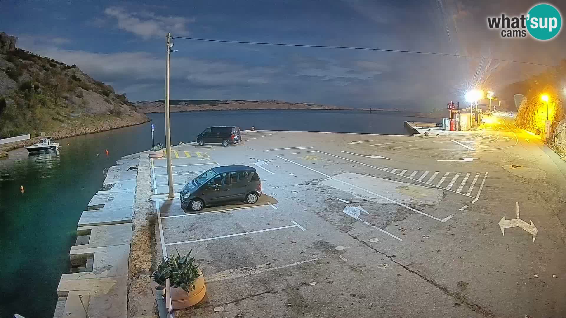 Web kamera trajektna luka Prizna – prema otoku Pag