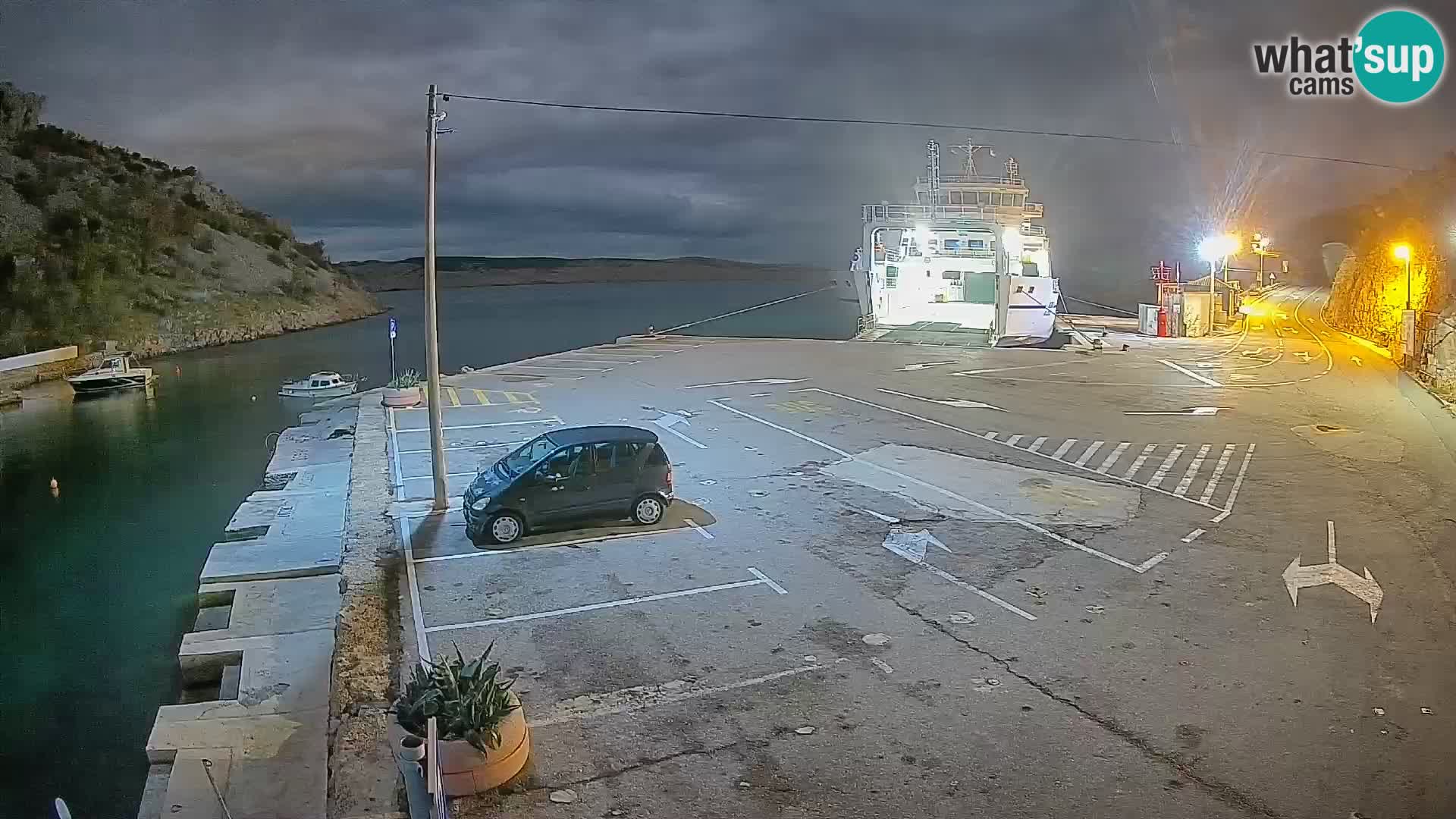 Webcam del puerto de ferris de Prizna – hacia la isla de Pag