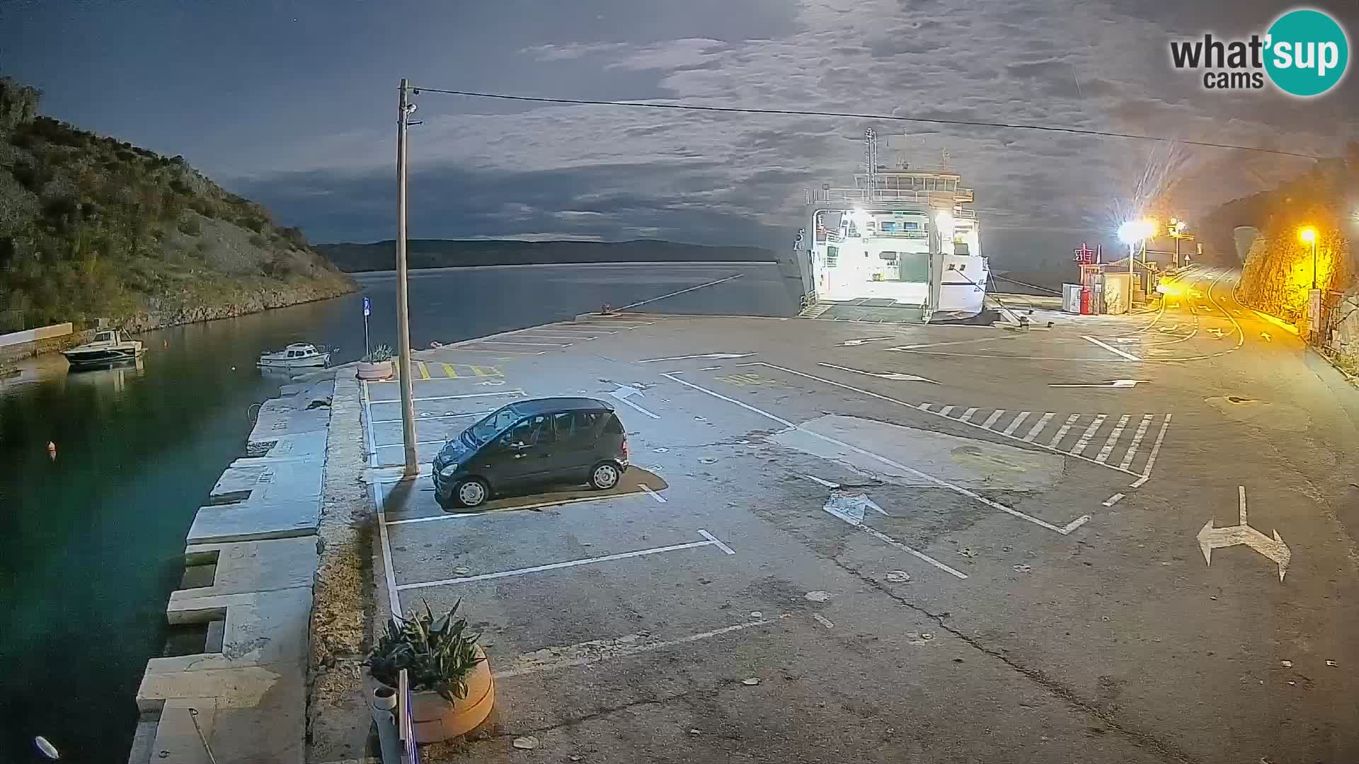 Web kamera trajektna luka Prizna – prema otoku Pag