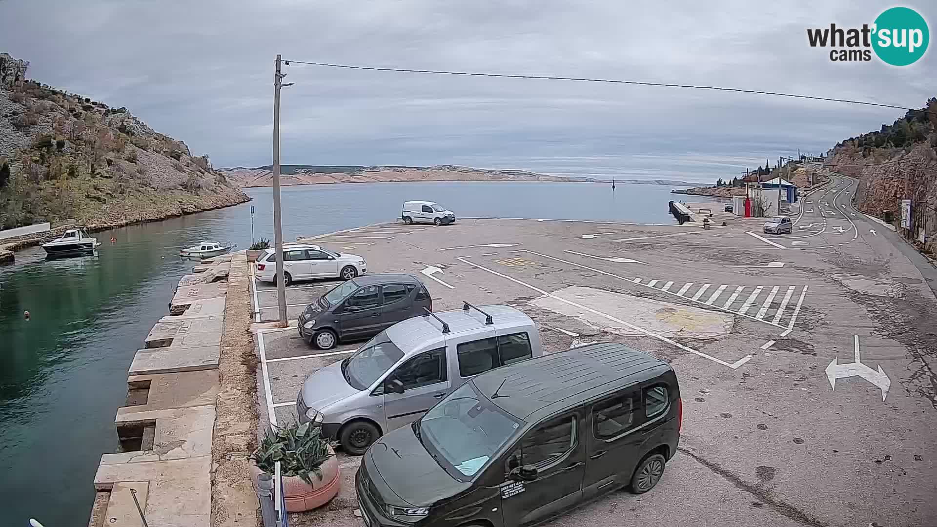 Webcam del puerto de ferris de Prizna – hacia la isla de Pag