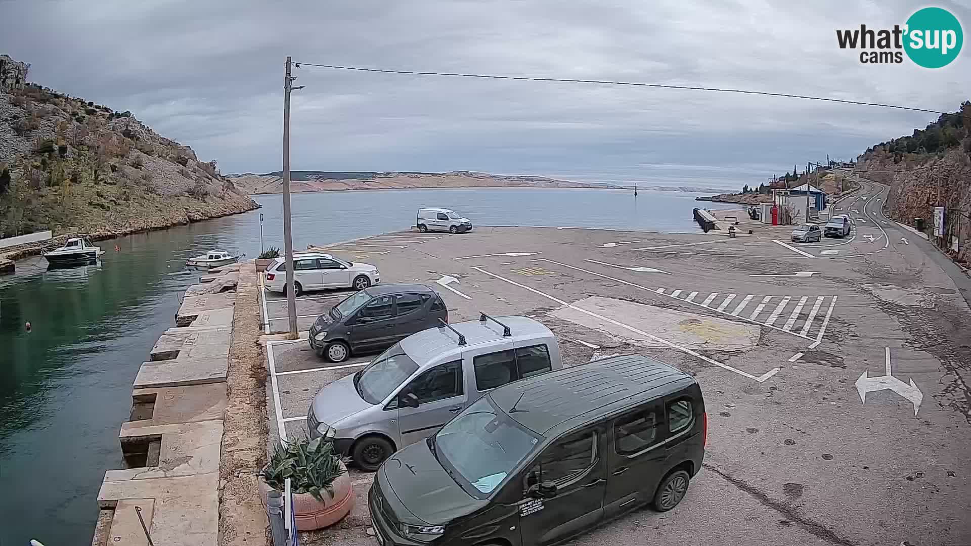 Webcam del puerto de ferris de Prizna – hacia la isla de Pag