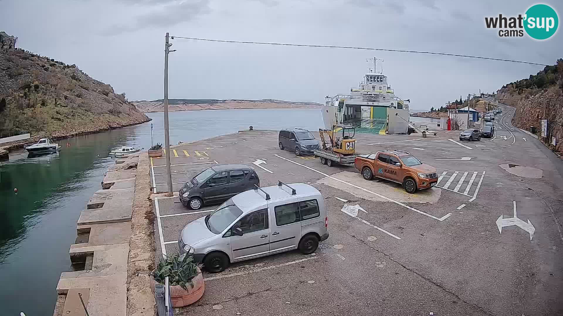 Web kamera trajektna luka Prizna – prema otoku Pag