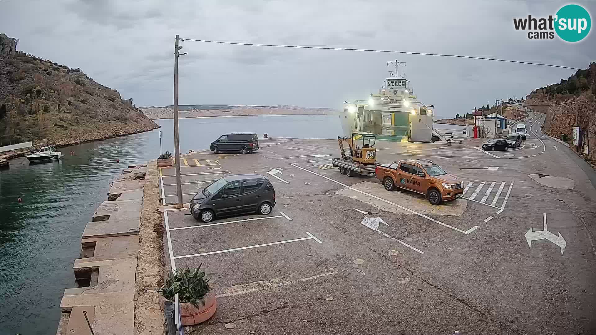 Webcam del puerto de ferris de Prizna – hacia la isla de Pag