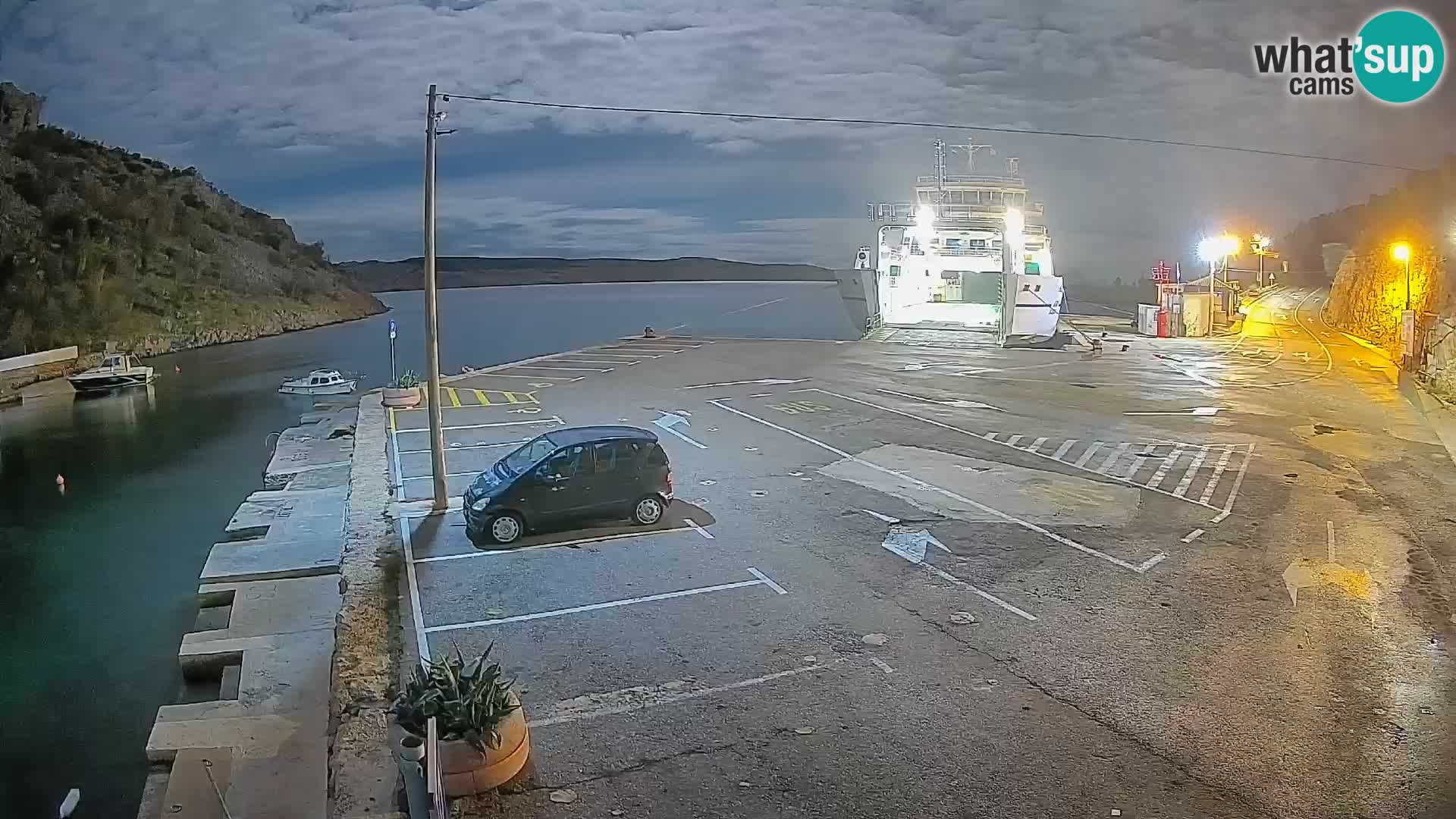 Webcam del puerto de ferris de Prizna – hacia la isla de Pag