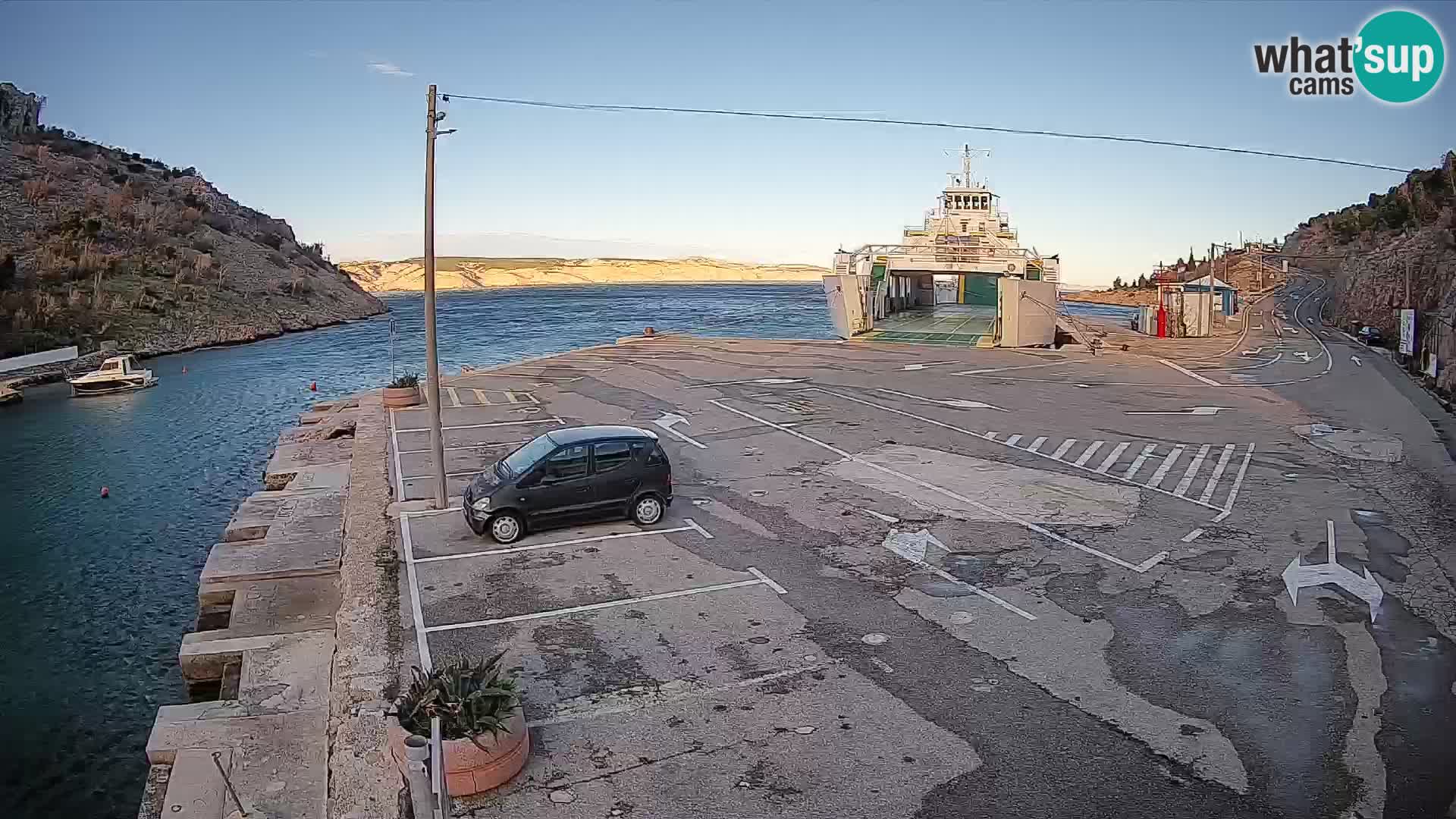 Webcam Prizna ferry port to Pag island