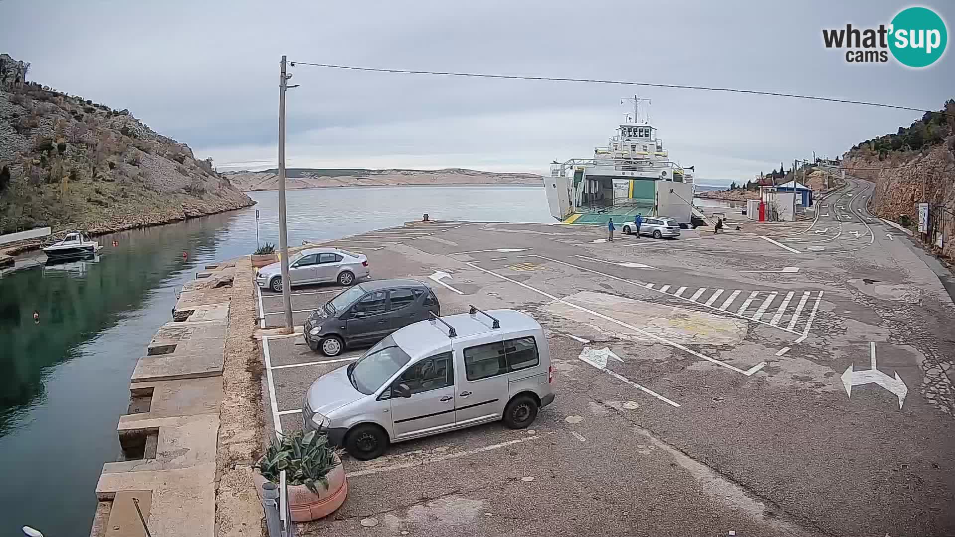 Webcam del puerto de ferris de Prizna – hacia la isla de Pag