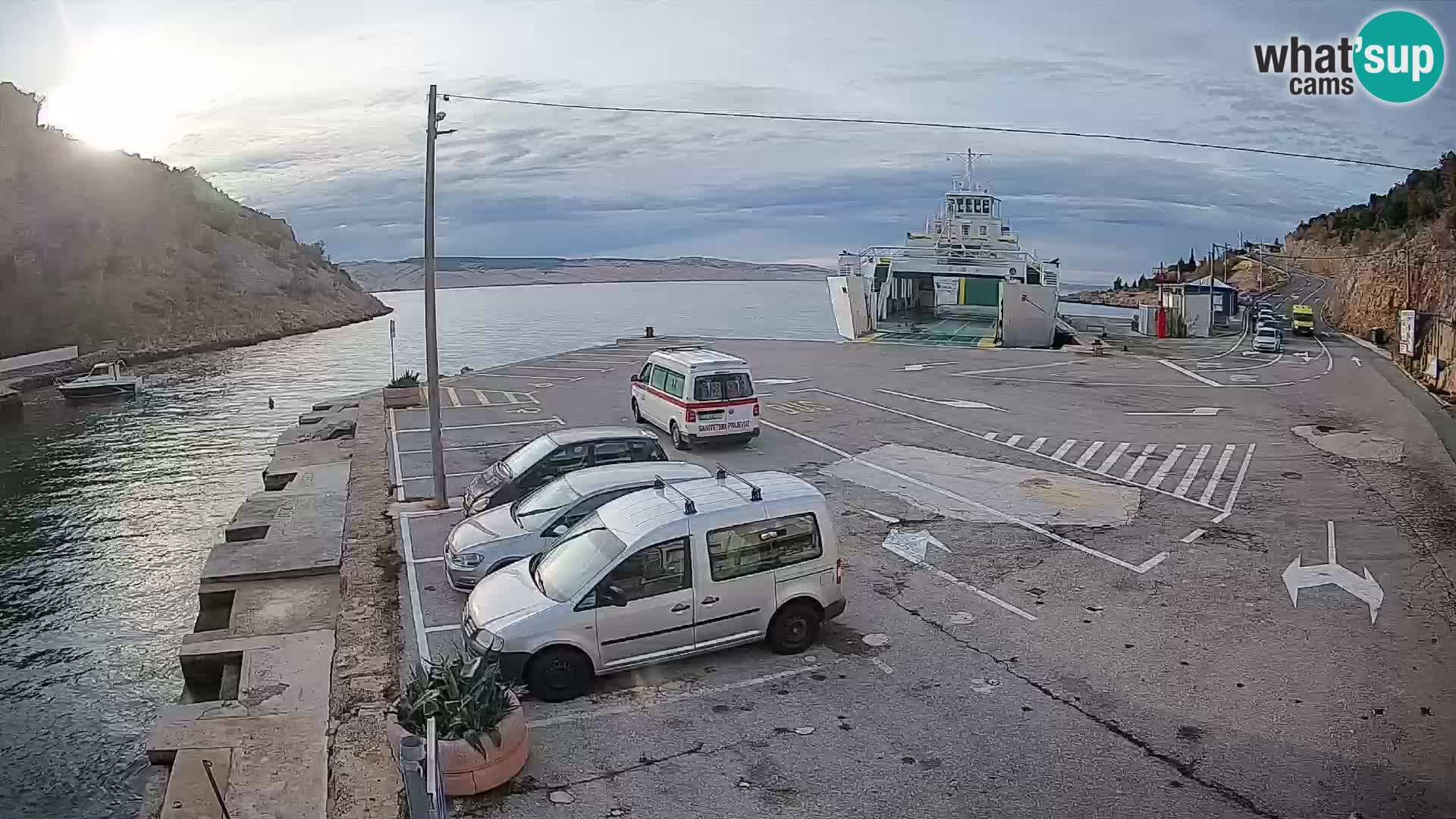 Webcam del puerto de ferris de Prizna – hacia la isla de Pag