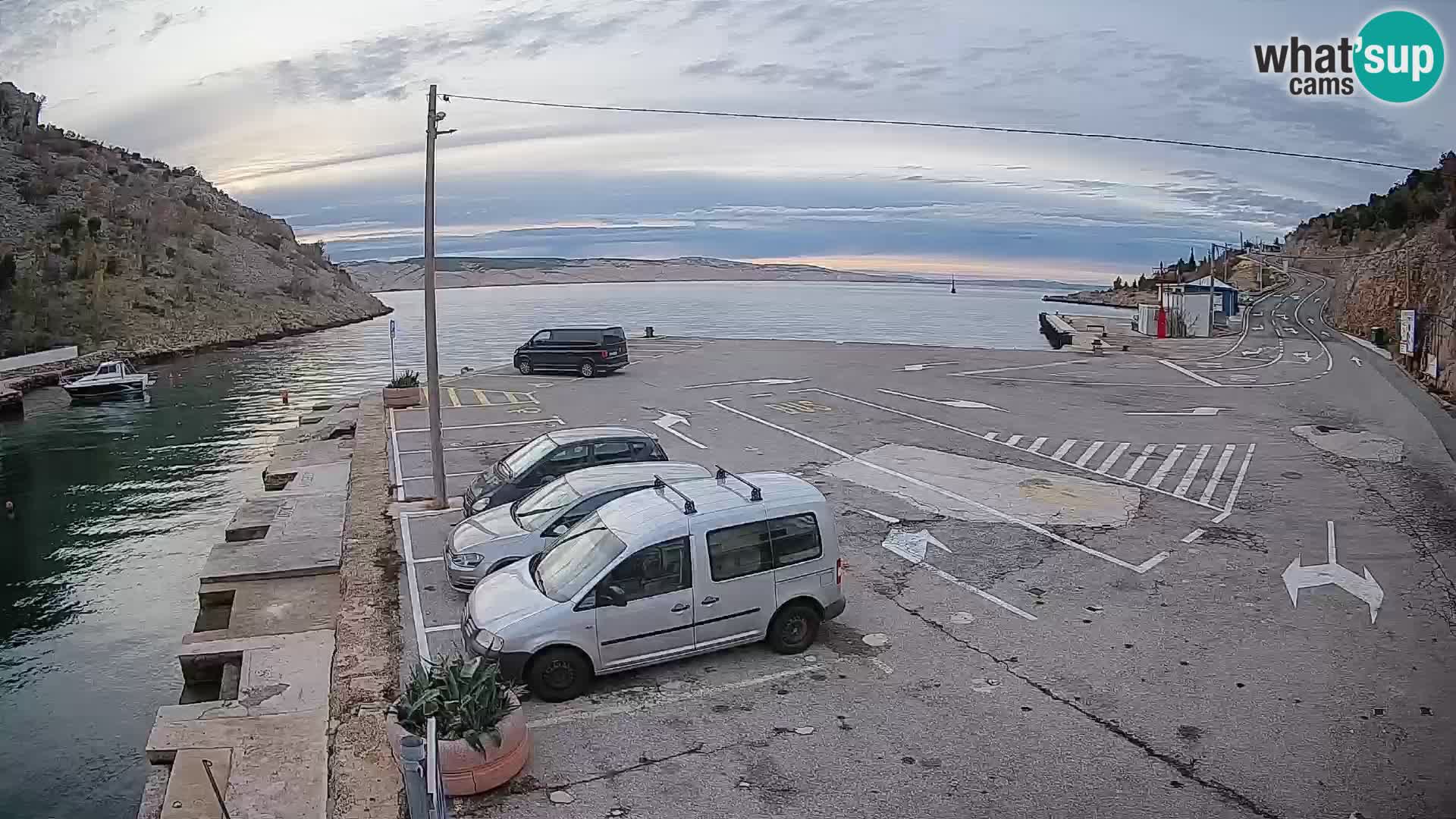Webcam del puerto de ferris de Prizna – hacia la isla de Pag