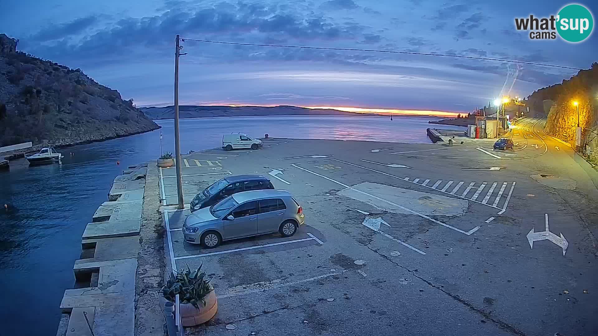 Webcam del puerto de ferris de Prizna – hacia la isla de Pag
