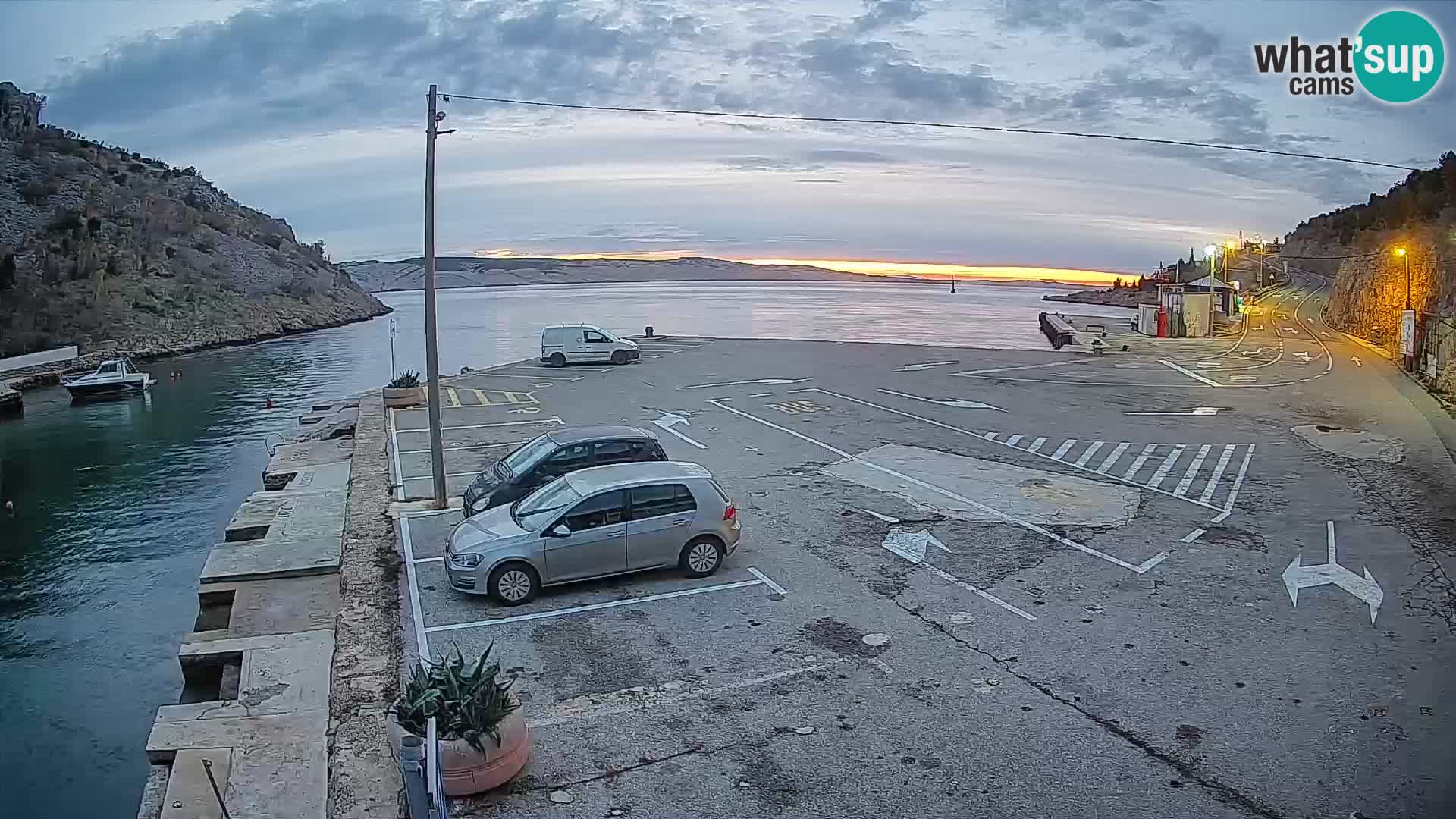 Webcam del puerto de ferris de Prizna – hacia la isla de Pag