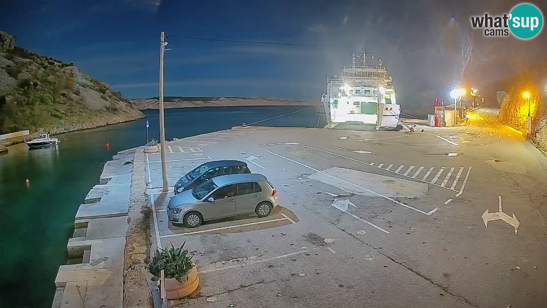 Webcam del puerto de ferris de Prizna – hacia la isla de Pag