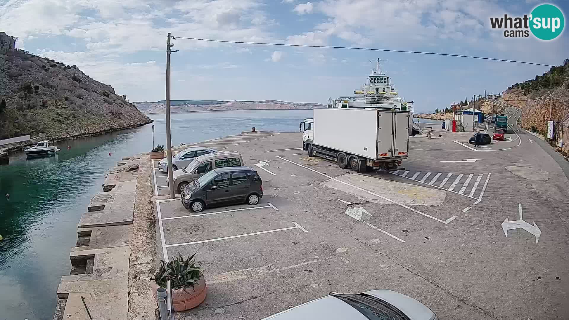 Web kamera trajektna luka Prizna – prema otoku Pag