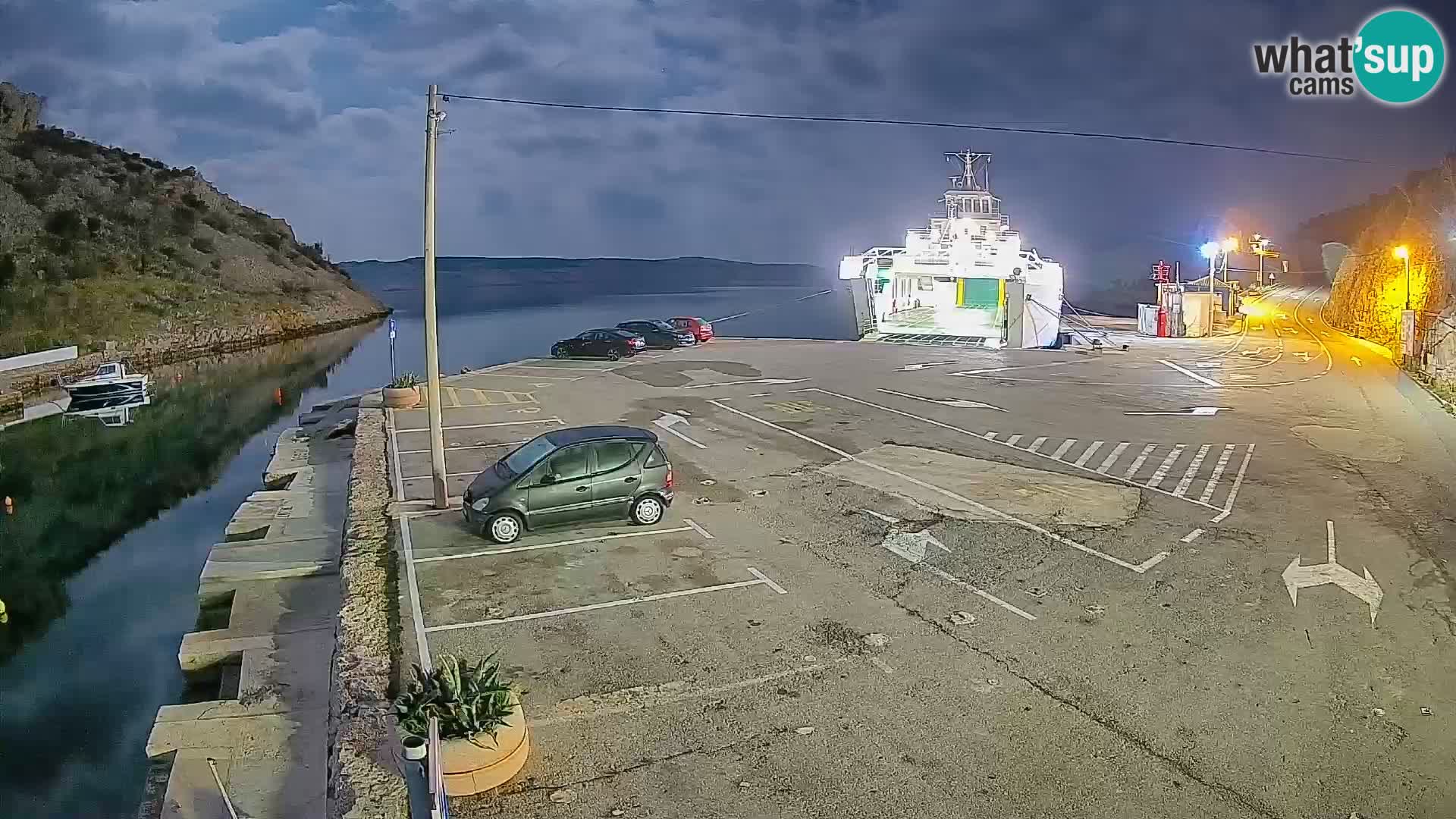 Webcam del puerto de ferris de Prizna – hacia la isla de Pag