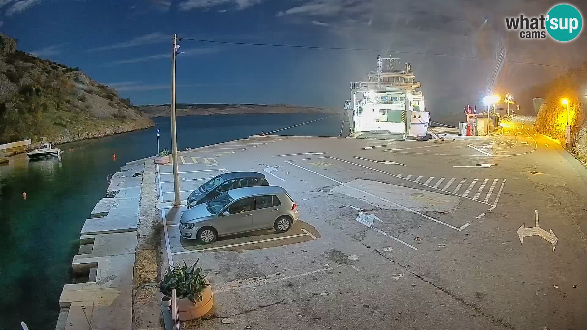 Webcam del puerto de ferris de Prizna – hacia la isla de Pag