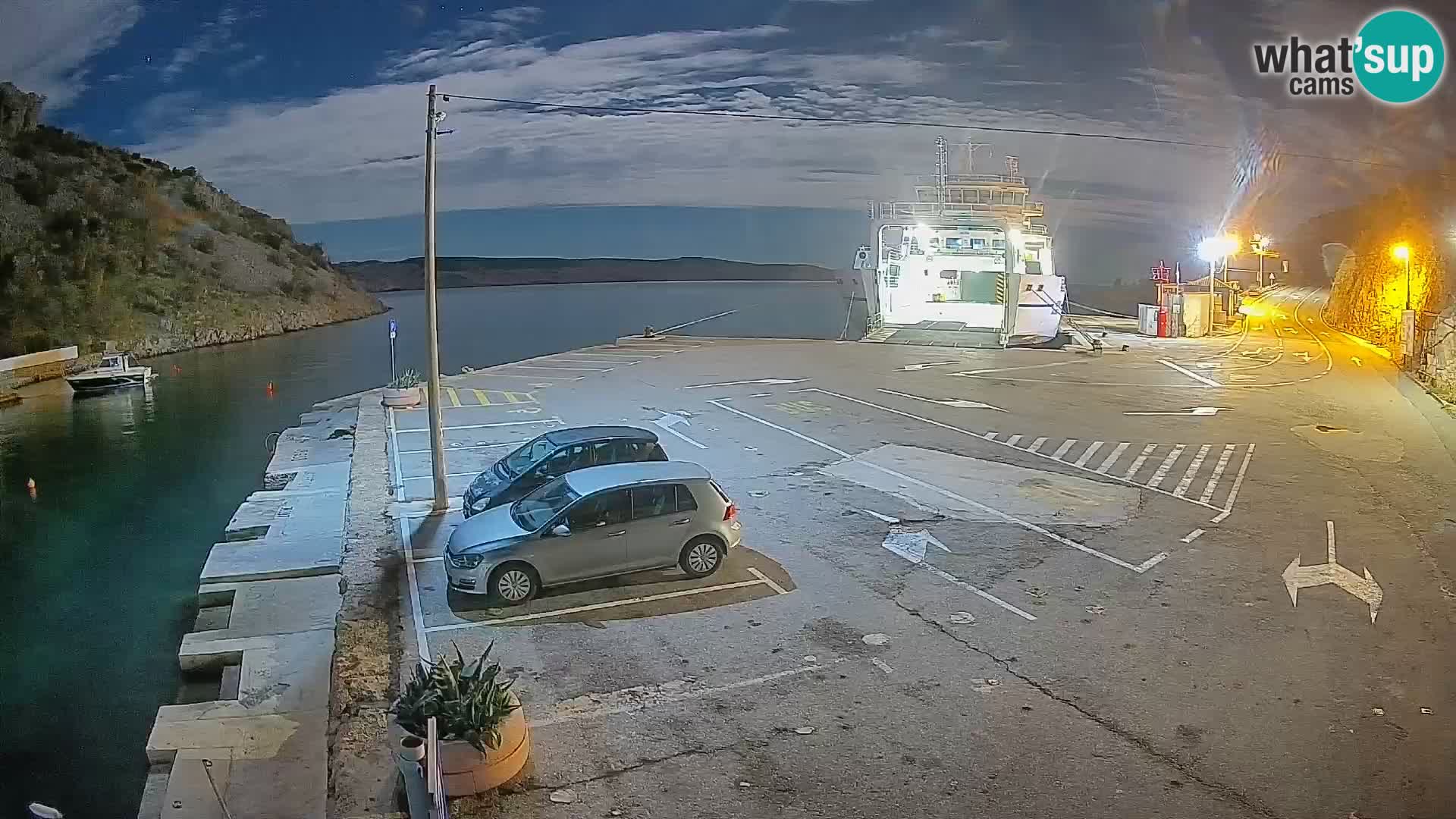 Webcam del puerto de ferris de Prizna – hacia la isla de Pag