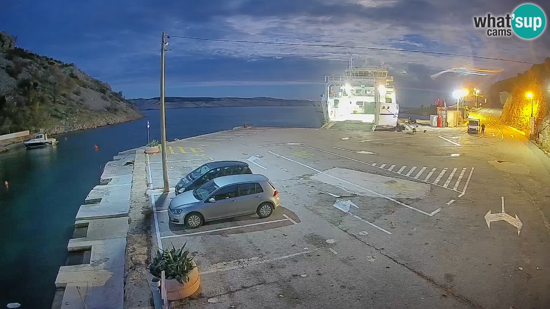 Webcam del puerto de ferris de Prizna – hacia la isla de Pag