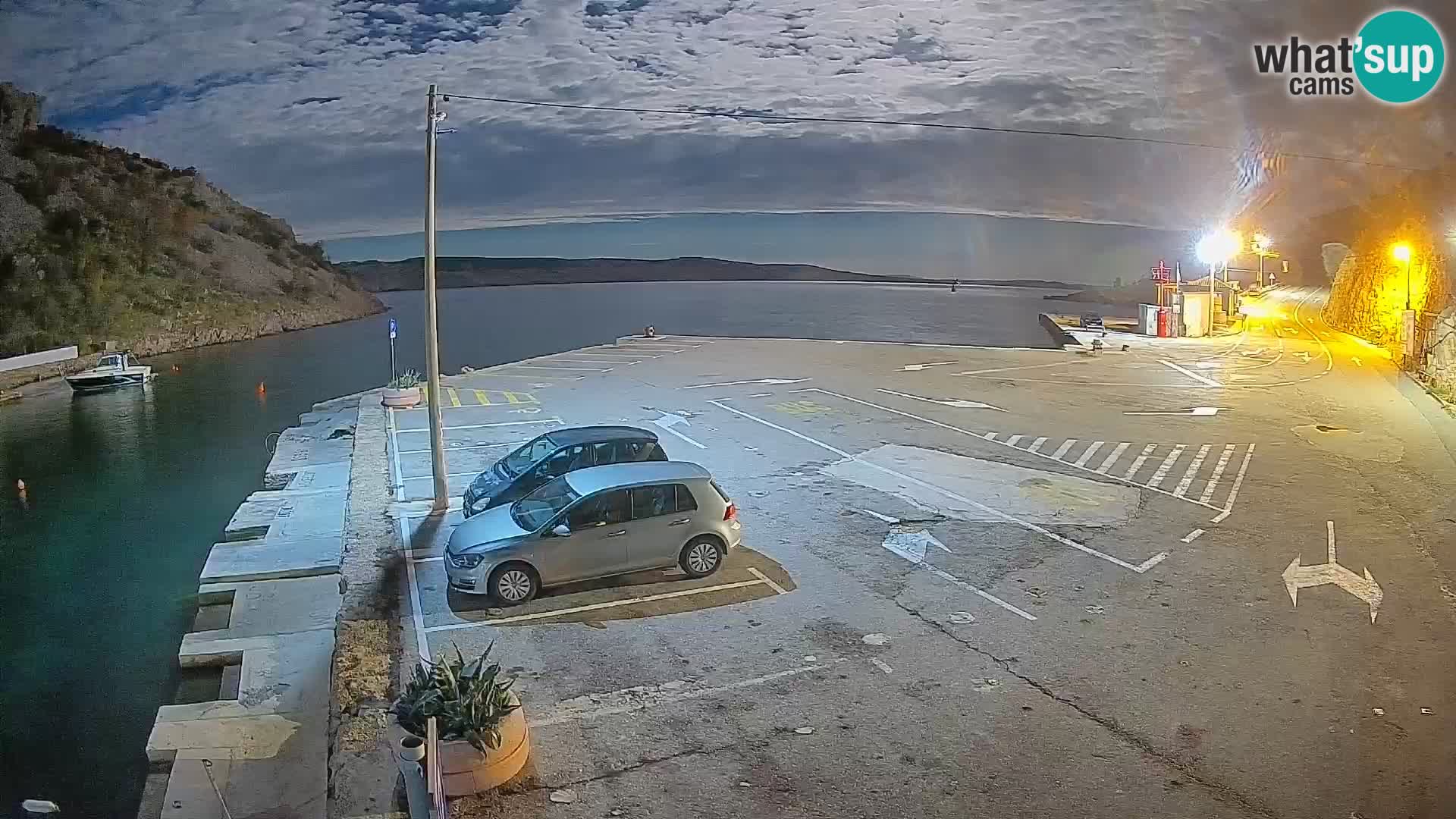 Webcam del puerto de ferris de Prizna – hacia la isla de Pag