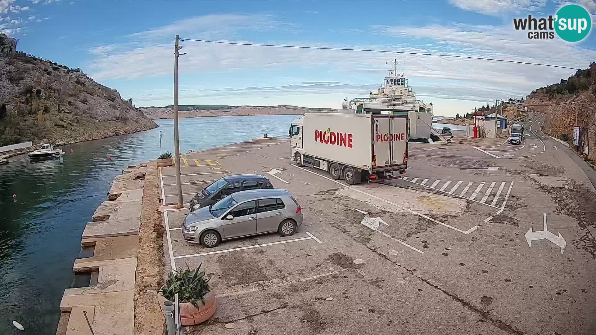 Web kamera trajektna luka Prizna – prema otoku Pag