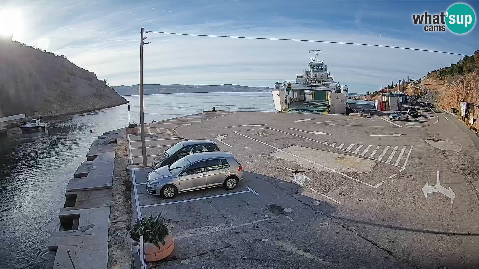 Webcam del puerto de ferris de Prizna – hacia la isla de Pag