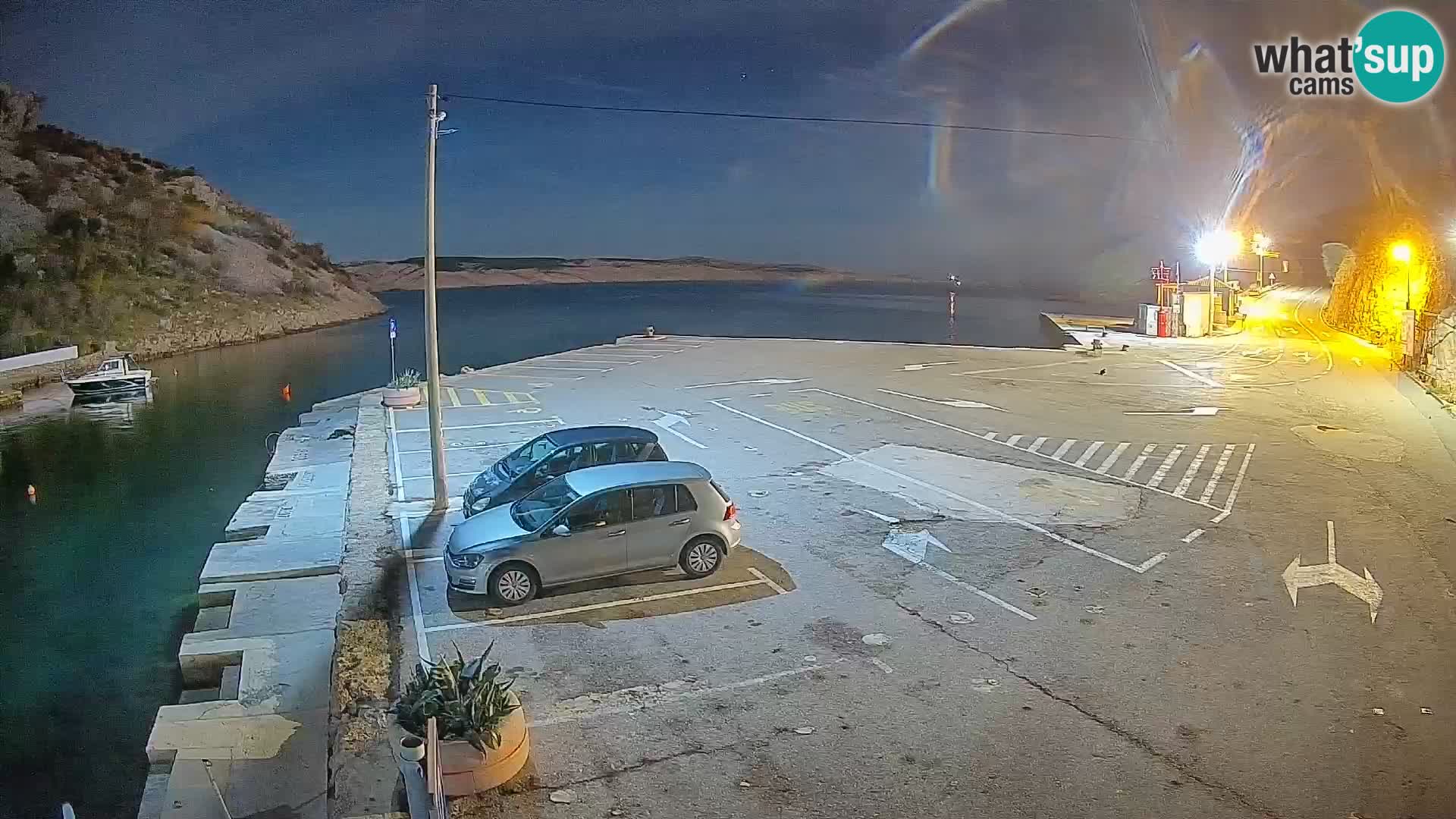Webcam del puerto de ferris de Prizna – hacia la isla de Pag