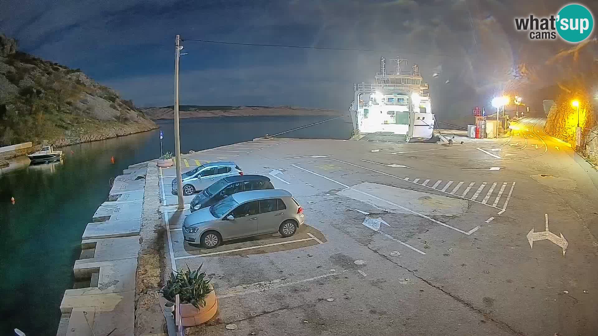 Webcam del puerto de ferris de Prizna – hacia la isla de Pag