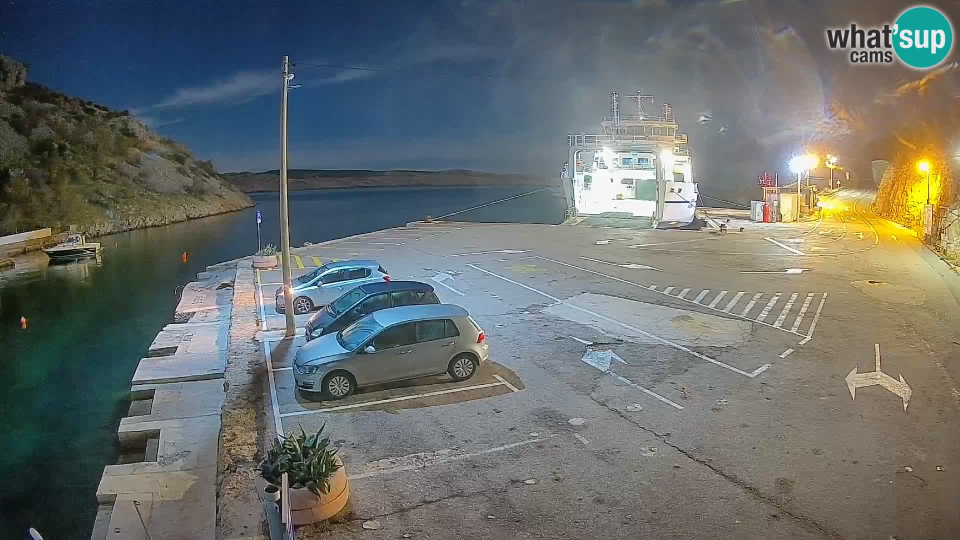 Webcam del puerto de ferris de Prizna – hacia la isla de Pag