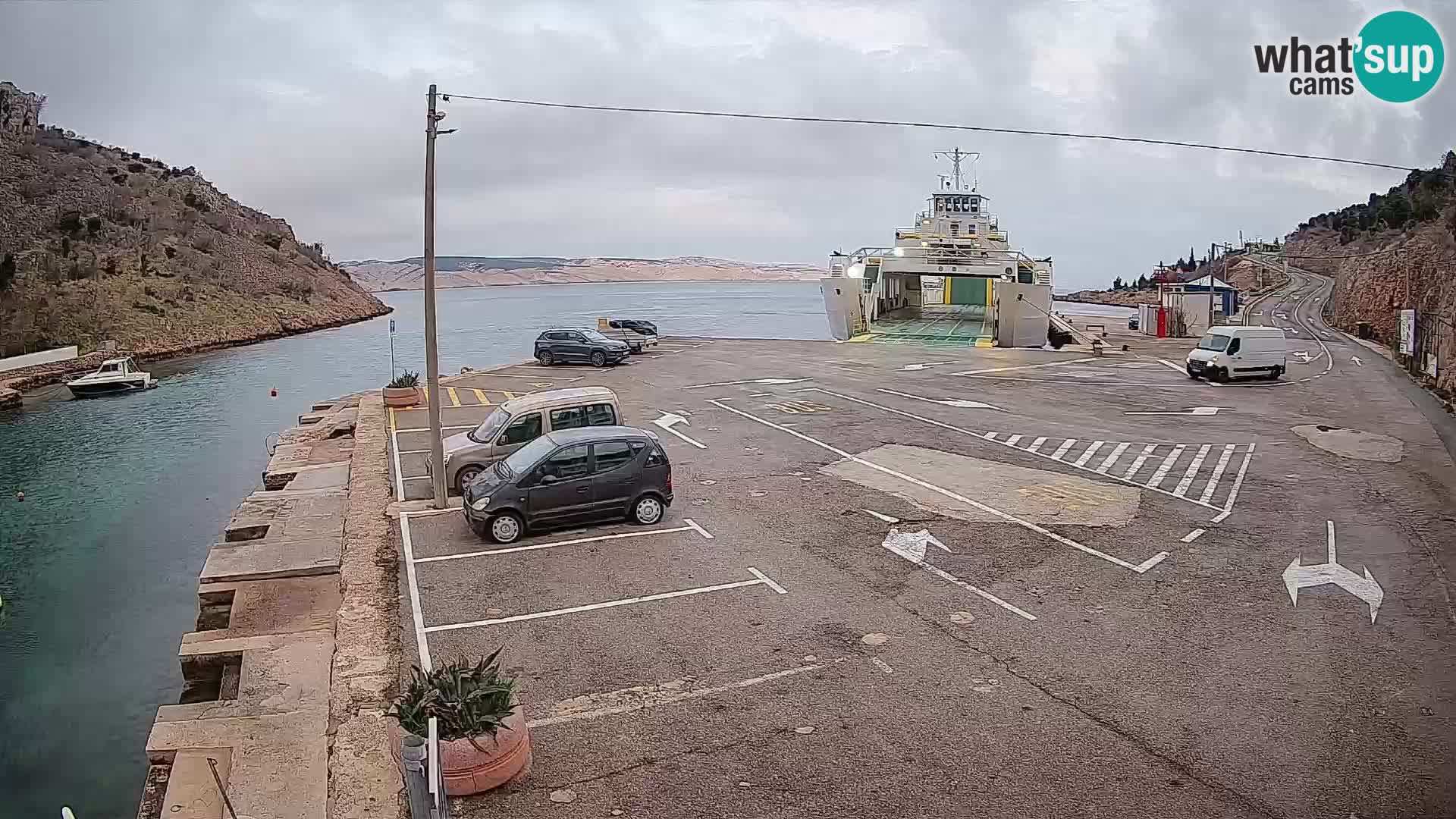 Web kamera trajektna luka Prizna – prema otoku Pag