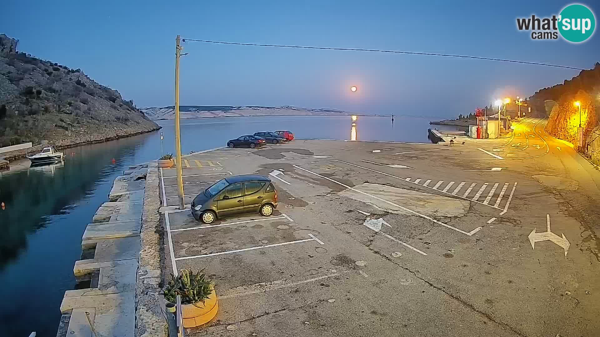 Webcam del puerto de ferris de Prizna – hacia la isla de Pag