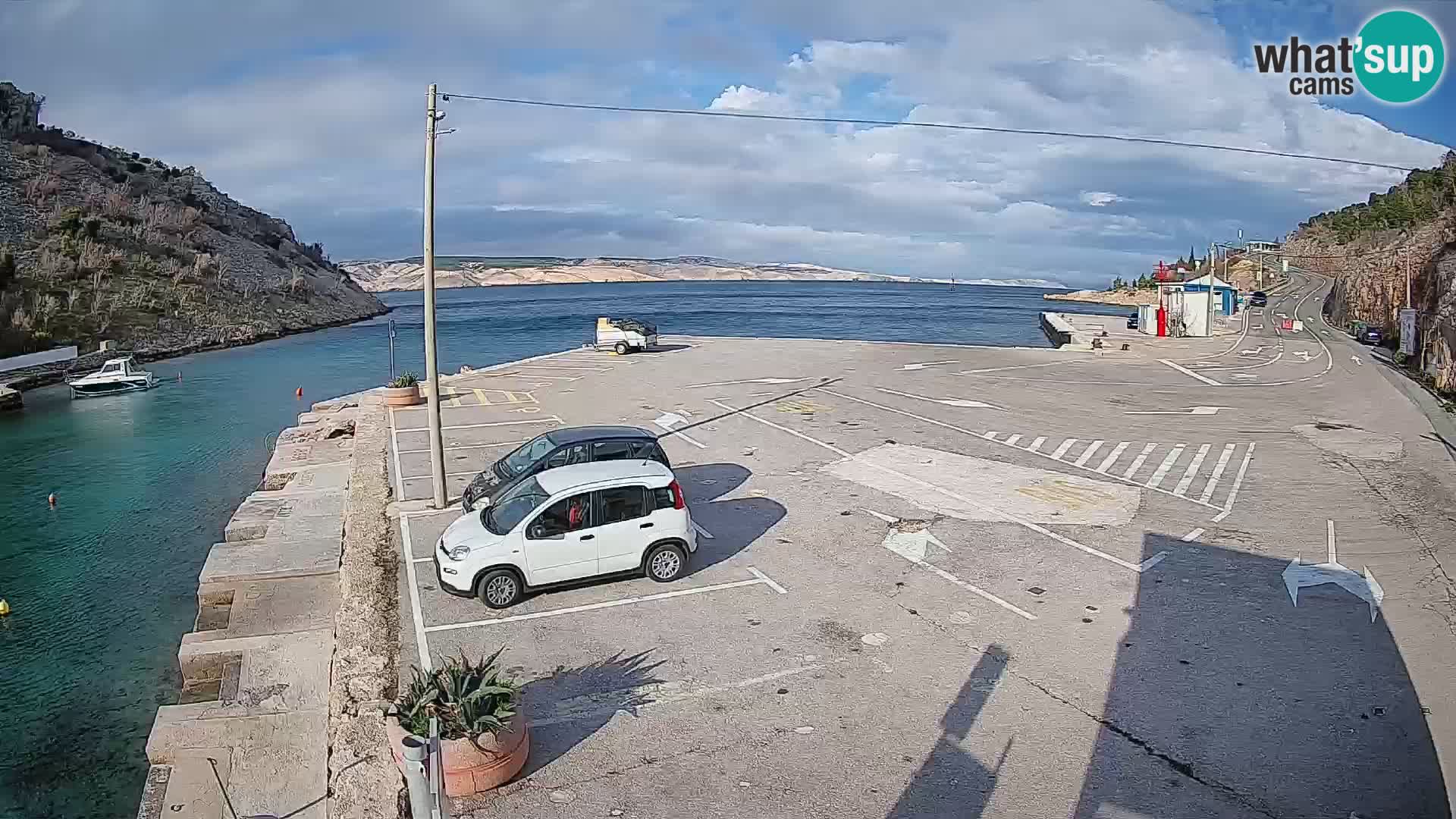 Webcam del puerto de ferris de Prizna – hacia la isla de Pag