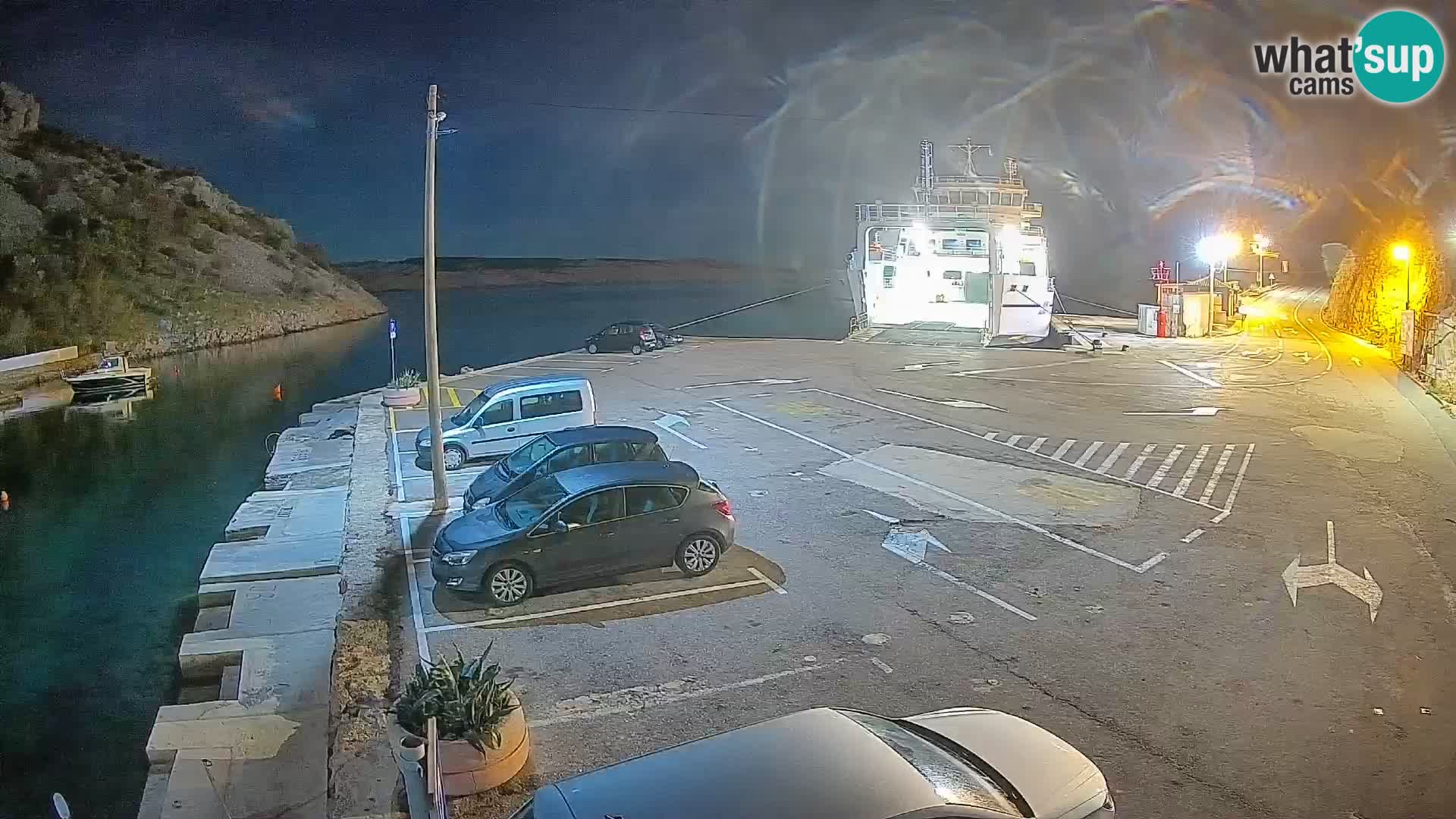 Webcam del puerto de ferris de Prizna – hacia la isla de Pag