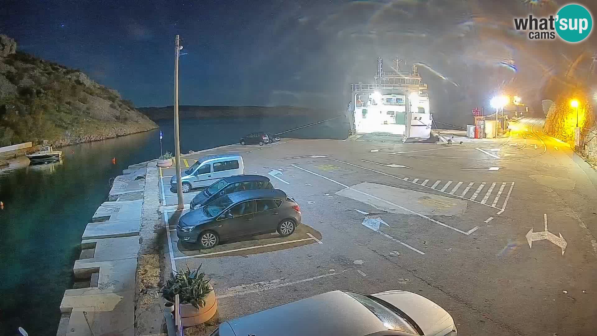 Webcam del puerto de ferris de Prizna – hacia la isla de Pag