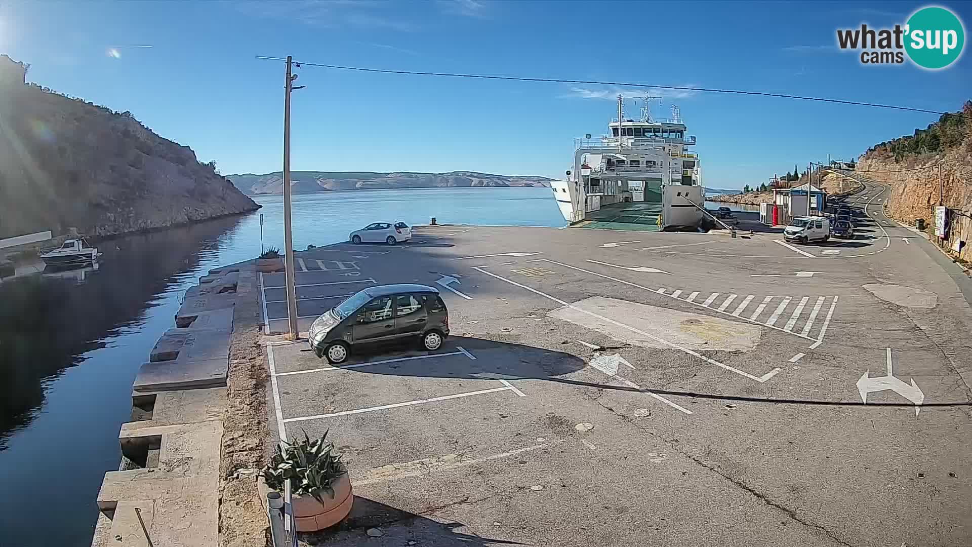 Webcam del puerto de ferris de Prizna – hacia la isla de Pag